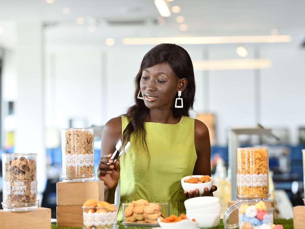 Novotel Abidjan Plateau Restauracja zdjęcie